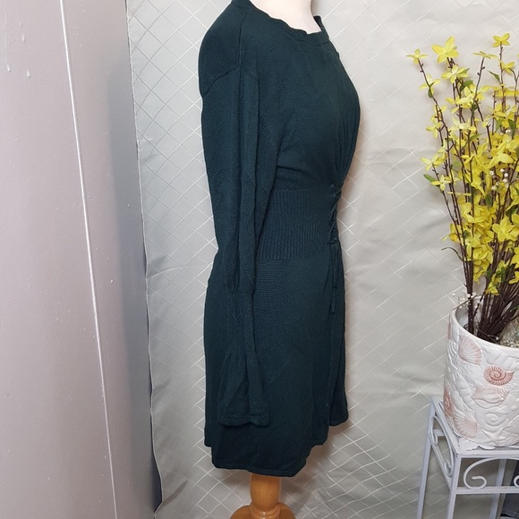 Express women's dress - Picture 3 of 8